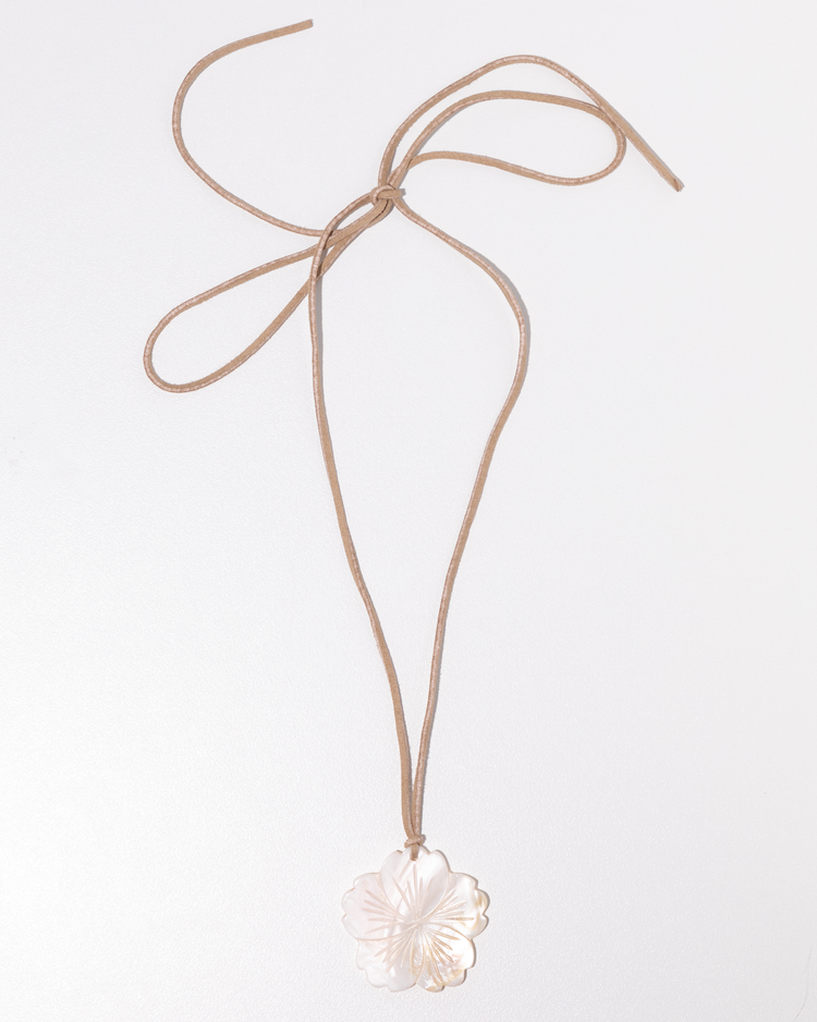 Shell Flower Pendant Necklace