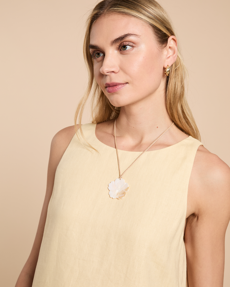 Shell Flower Pendant Necklace